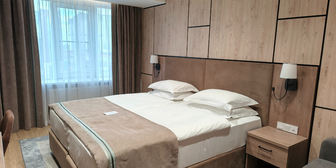 Сняли номер в четырёхздвёздочном отеле Краснодара за 1000 рублей: что мы в итоге получили, плюсы и минусы