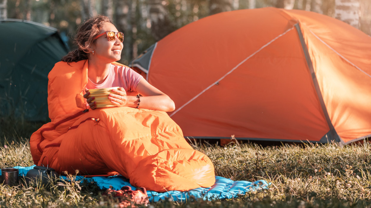 Спальный мешок — ночная постель, которую турист берёт с собой в дорогу.