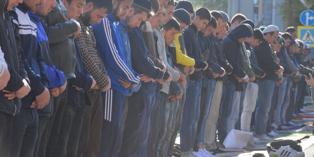 Намаз у всех на виду: скандал в Кемерово получил продолжение - мигранты думали, что законы не работают