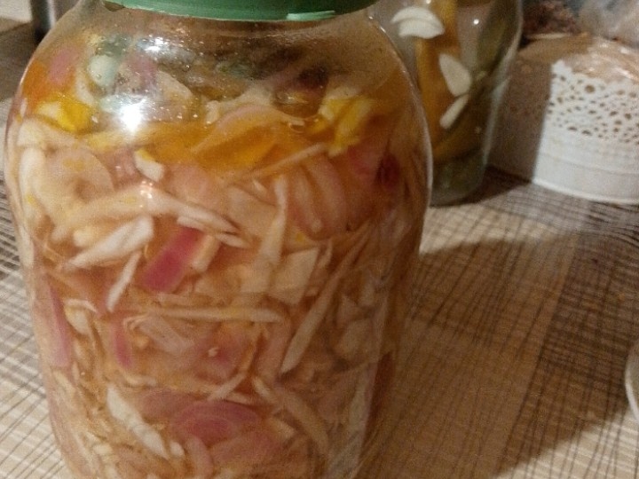 Салат в банке или все таки капустный квас?