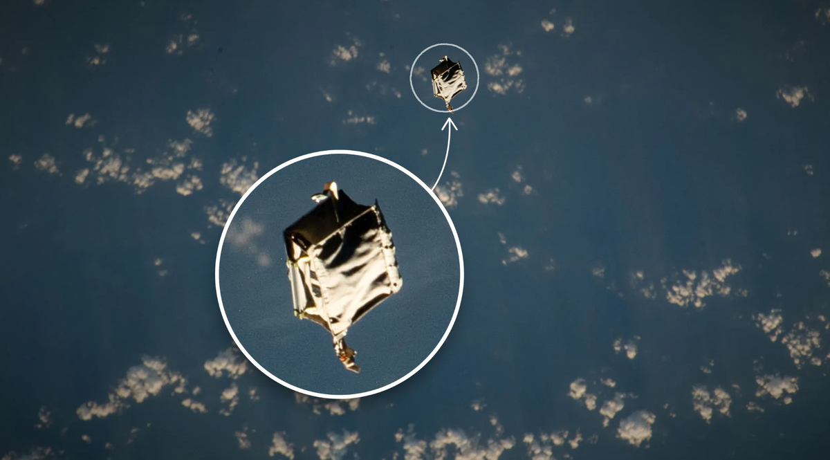 Не иначе НЛО летит...