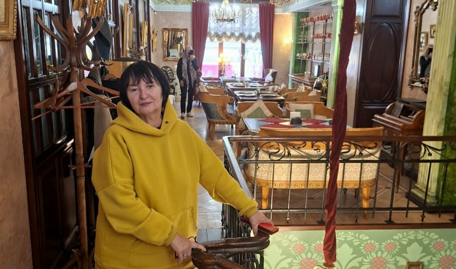 Петербург. День последний. Сувениры. Встреча в ресторане купцов Елиссевых. Покупки в поезд