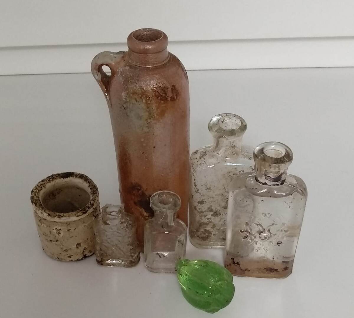 "МУЗЕЙ" СТАРИННОГО БИТОГО СТЕКЛА