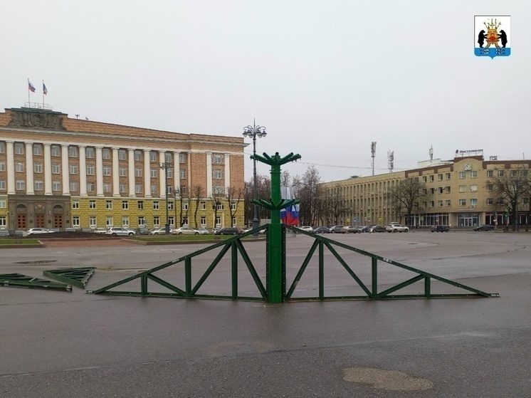     Праздничные украшения появятся на улицах Газон, Розважа, Ломоносова и аллее Николая Антонова на въезде в город. Фото со страницы МКУ «Городское хозяйство» ВКонтакте