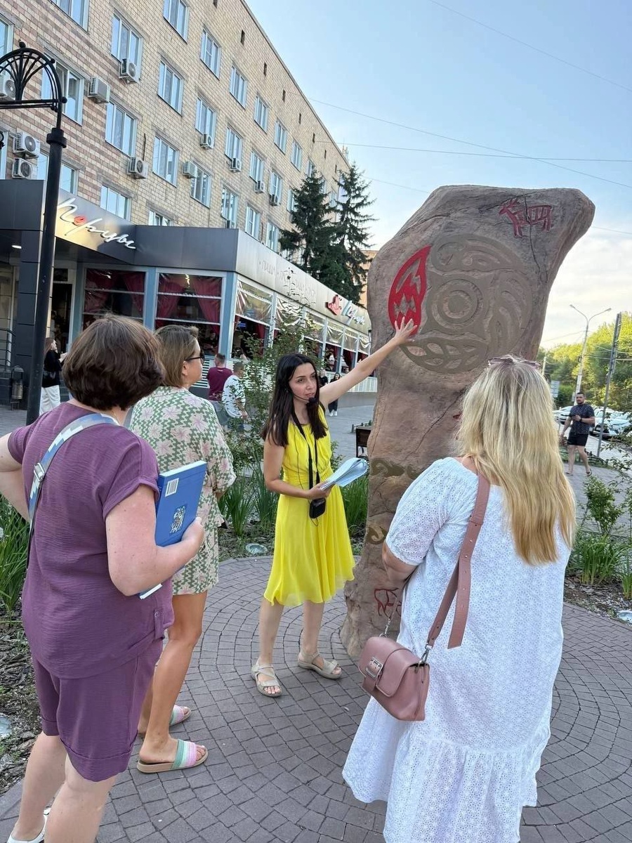 Особенность работы экскурсовода: доступно и интересно донести информацию и быть готовой корректно ответить на любой вопрос.