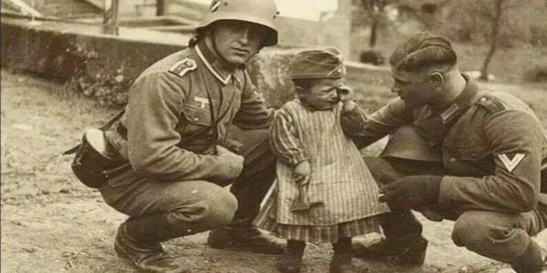 Руки дрожали от холода и усталости, но он продолжал, потому что страх за собственную жизнь был сильнее