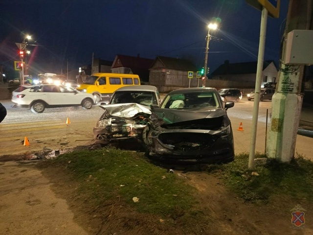    На месте ДТП (фото: ГУ МВД по Волгоградской области)