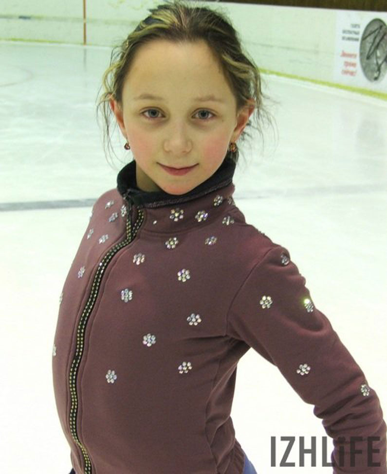  Маленькая Лиза на льду в Глазове. Фото: архив редакции