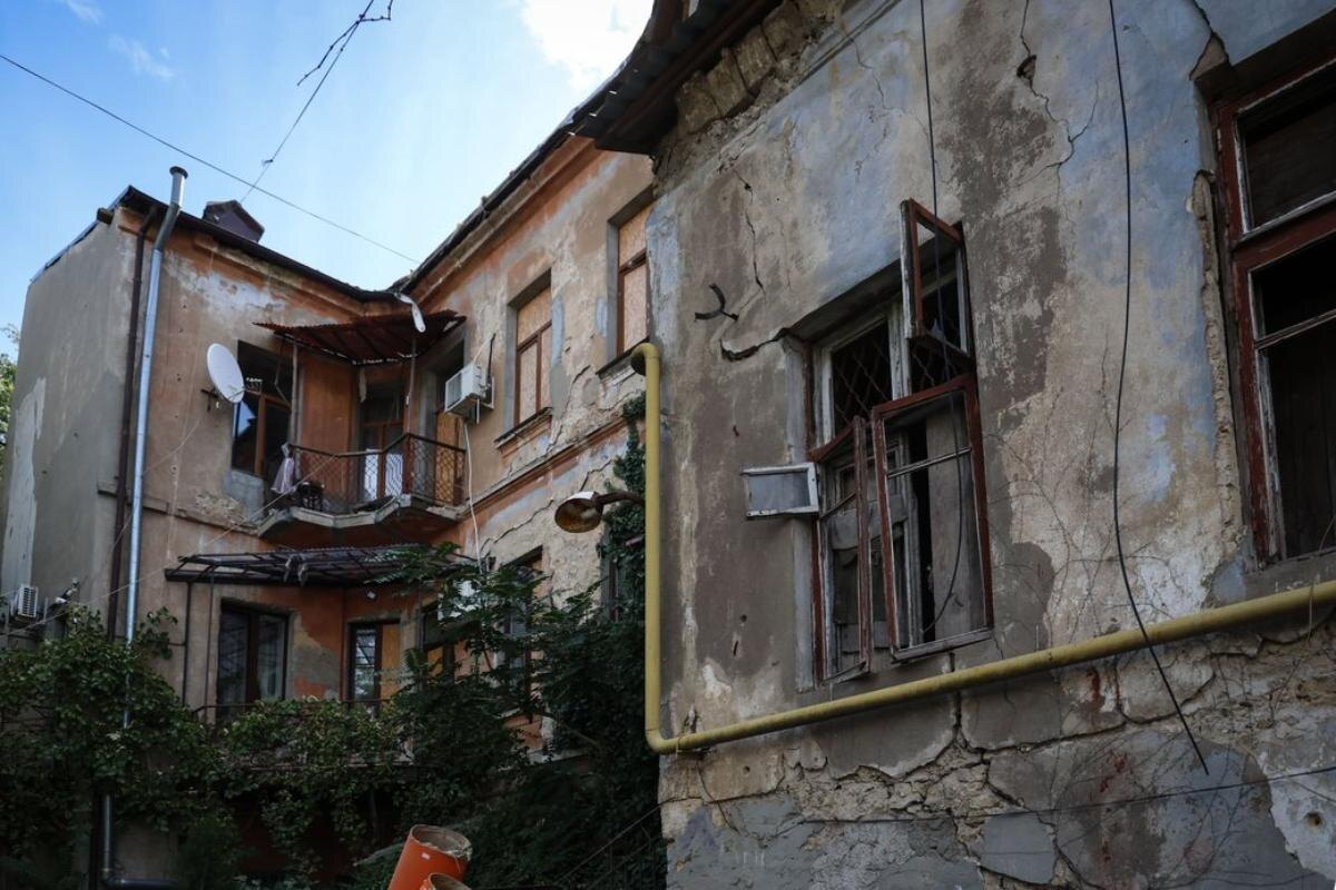    Один из жилых домов в центре Херсона