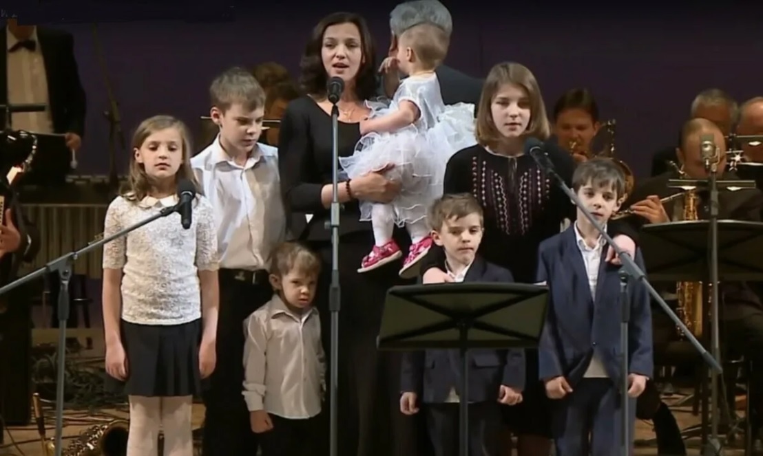 Ирина Леонова с детьми. Фото: соцсети