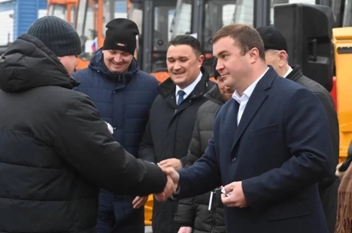    Омские дорожники получили 30 единиц новой спецтехники от губернатора