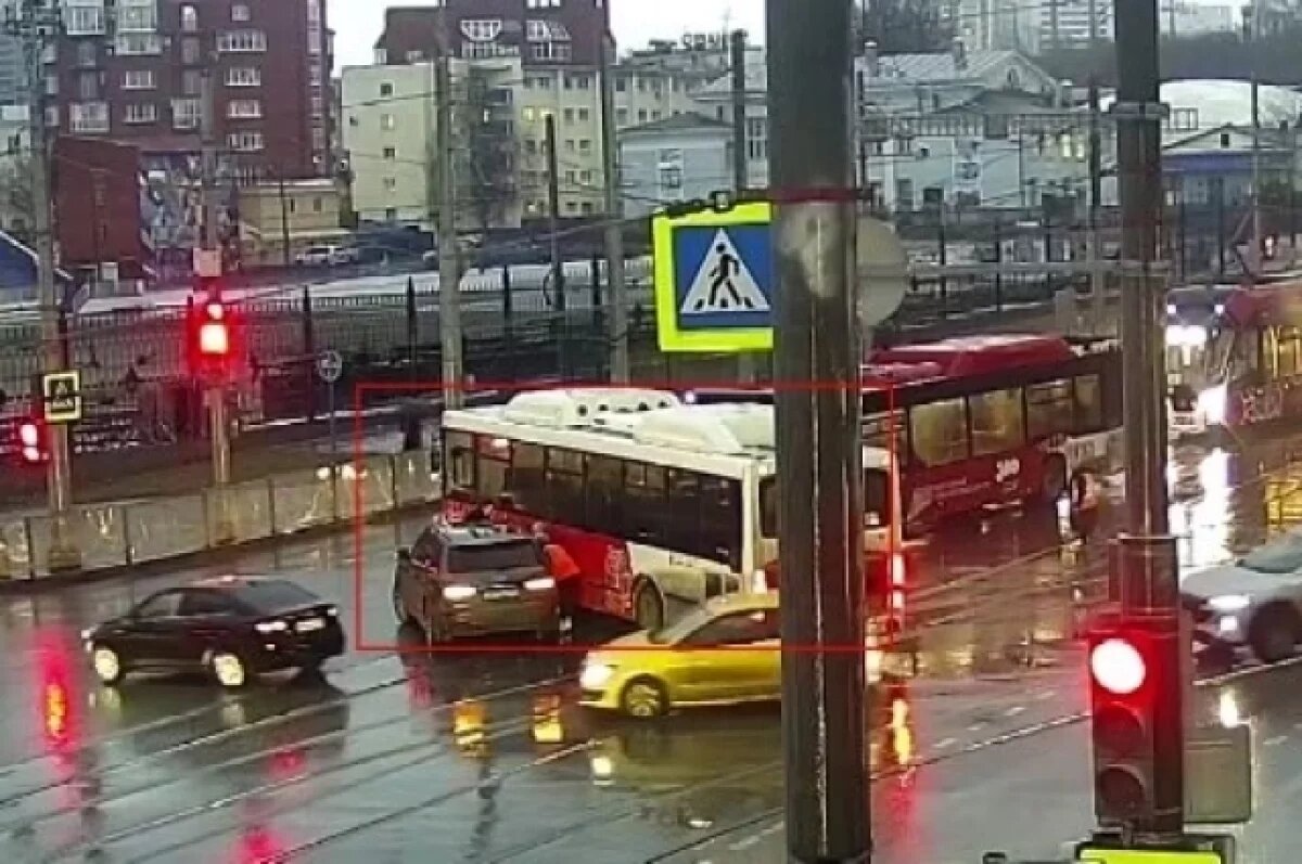    Минтранс рассказал о вызвавшем пробку ДТП с междугородним автобусом в Перми