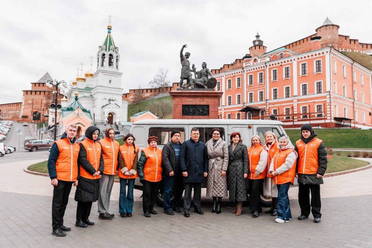    Волонтеры из Нижегородской области передали внедорожник и груз для СВО