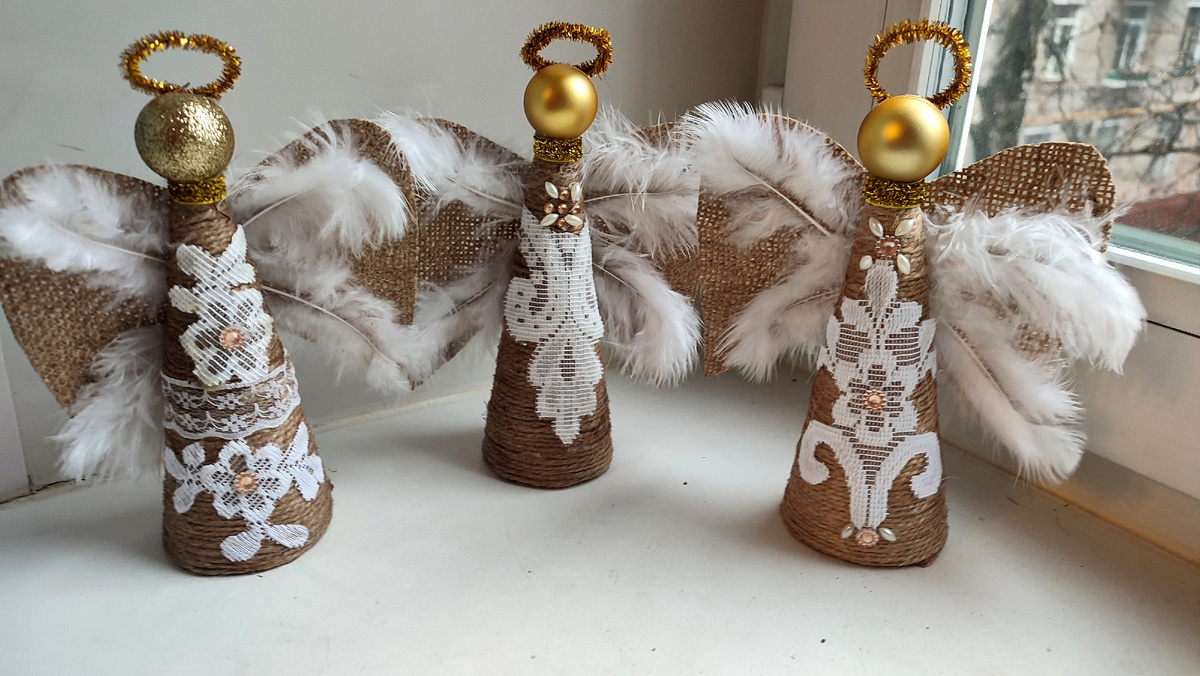 Ангелы Ольги Мишиной из джута и мешковины.