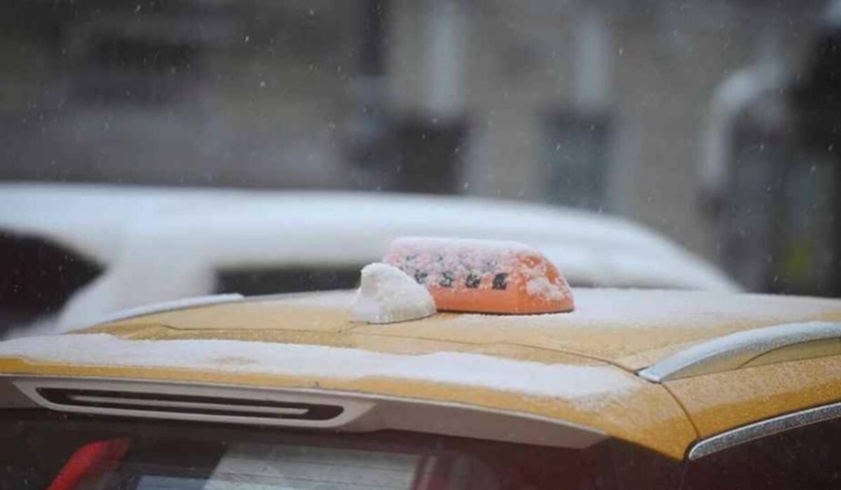     Такси. Источник: ural.kp.ru Автор фото: Алексей Булатов