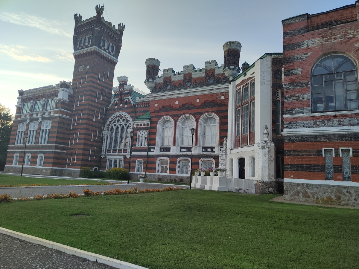 Замок Шереметевых, п. Юрино, Марий Эл. 2025 год. Фото автора. 