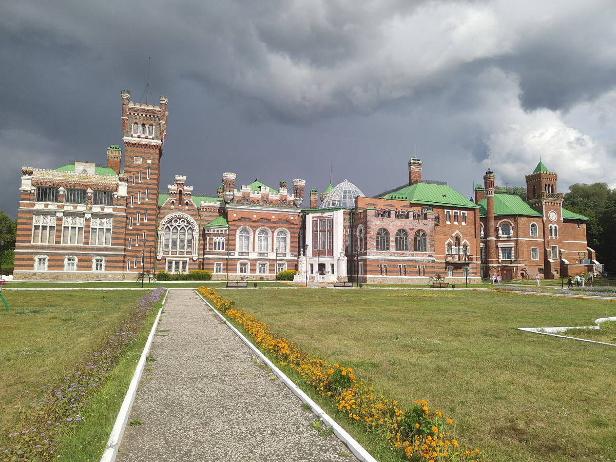 Замок Шереметевых, п. Юрино, Марий Эл. 2025 год. Фото автора. 