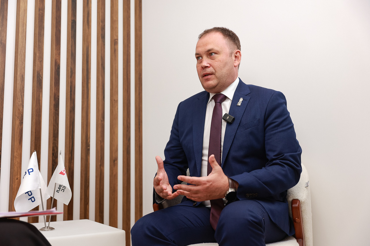 Вопросы жителей касался самых разных тем – от макроэкономической обстановки до конкретных бытовых проблем.  Фото: ФедералПресс / Иван Кабанов