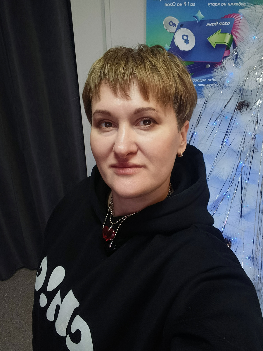 Автор канала на работе