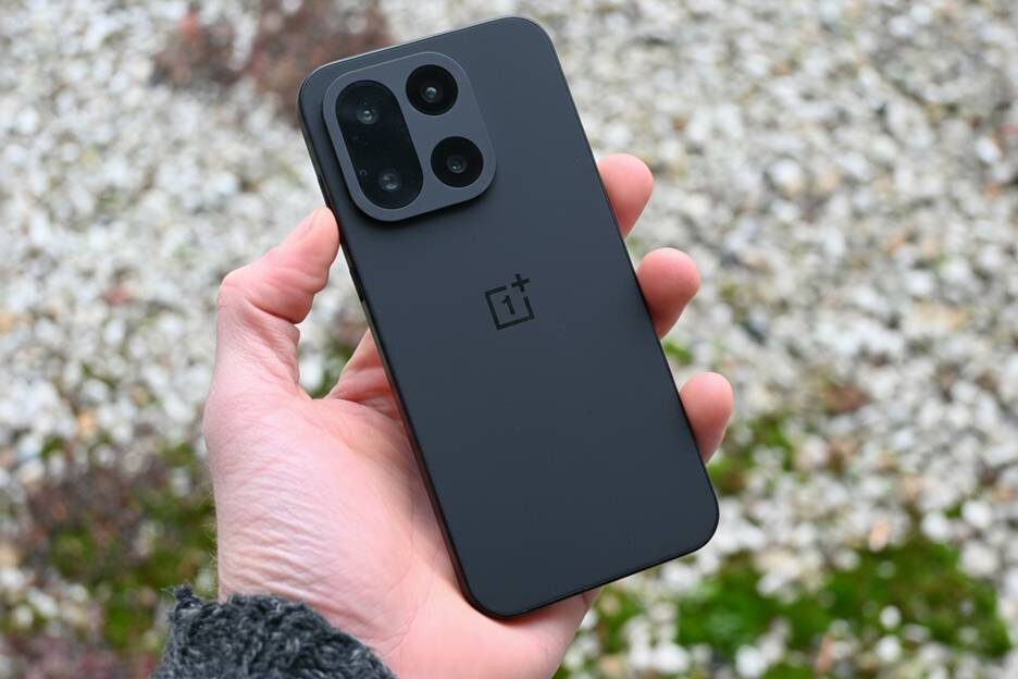 Смартфон OnePlus 15