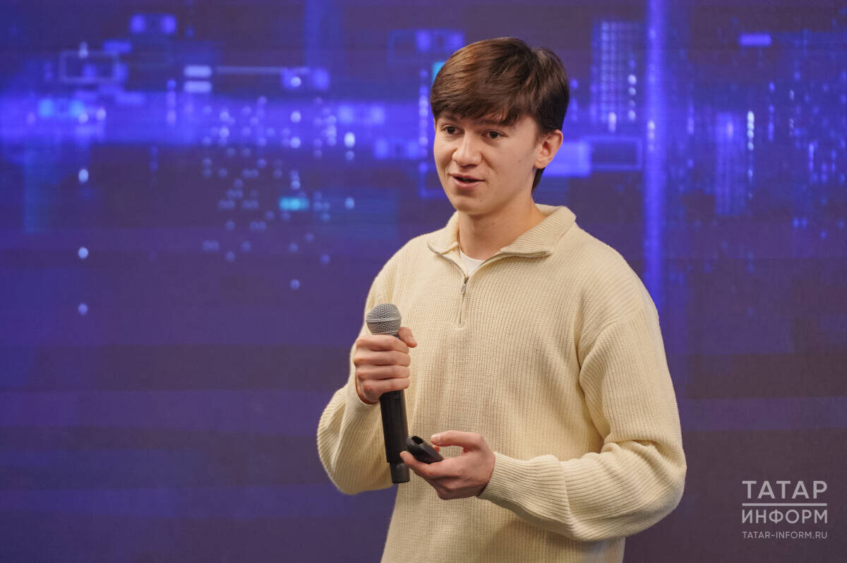 Айнур Замалтдинов, рассказал о таких же процессах уже в реальной жизни, сославшись на скорый релиз нашумевшей GTA 6, в которой целый город будет жить своей жизнью в цифровом пространствеФото: © Владимир Васильев / «Татар-информ»