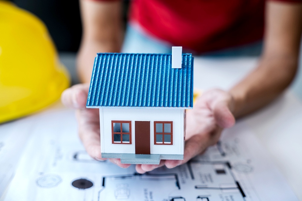    Экономить на фундаменте не стоит, однако даже качественный фундамент может быть вполне бюджетным, просто нужно понимать, когда и на чем можно выгадать. / iStock