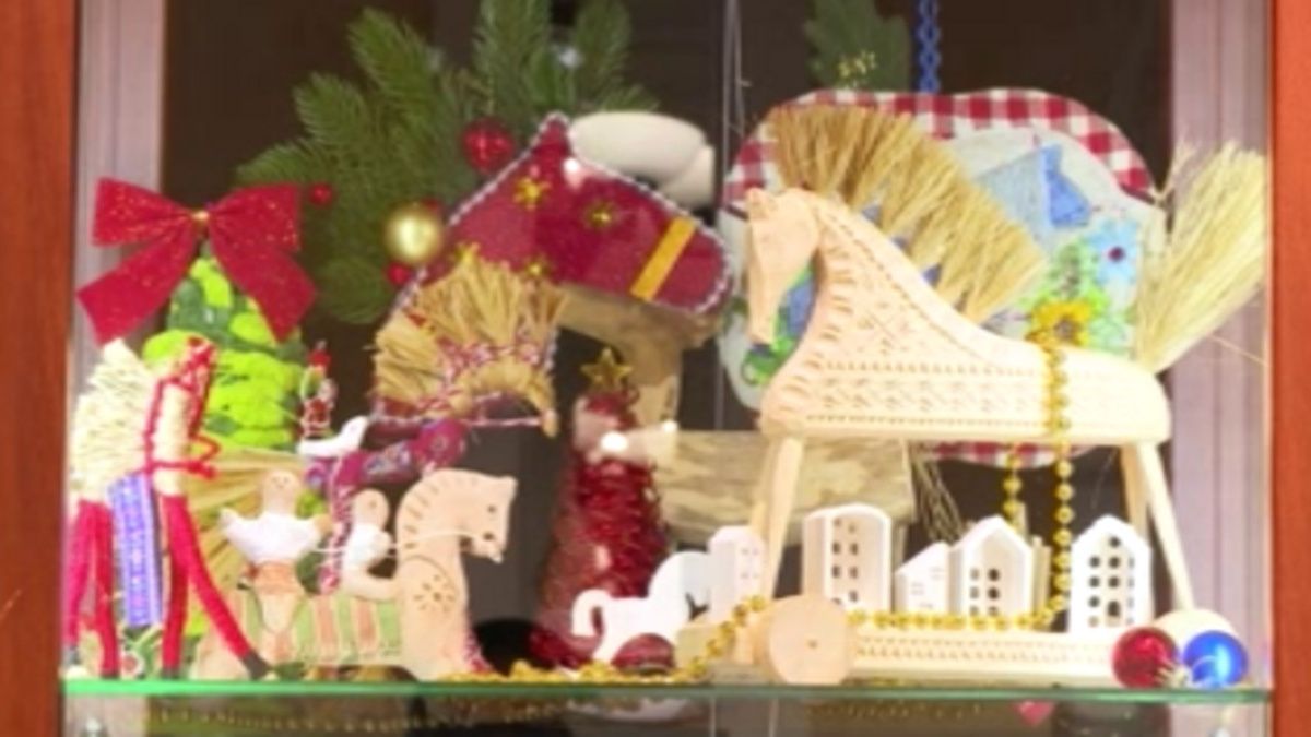   В Курске открылась выставка «Краски новогодней сказки»