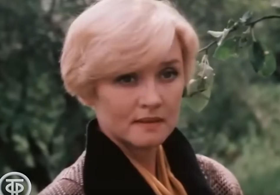 Марина (Вера Алентова), кадр из фильма "Прости нас, Сад..." (1988)