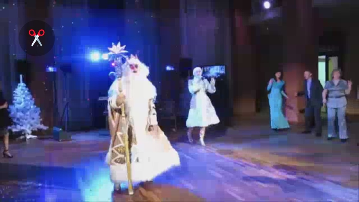 Кадр из видео с музыкальным выходом Деда Мороза и Снегурочки