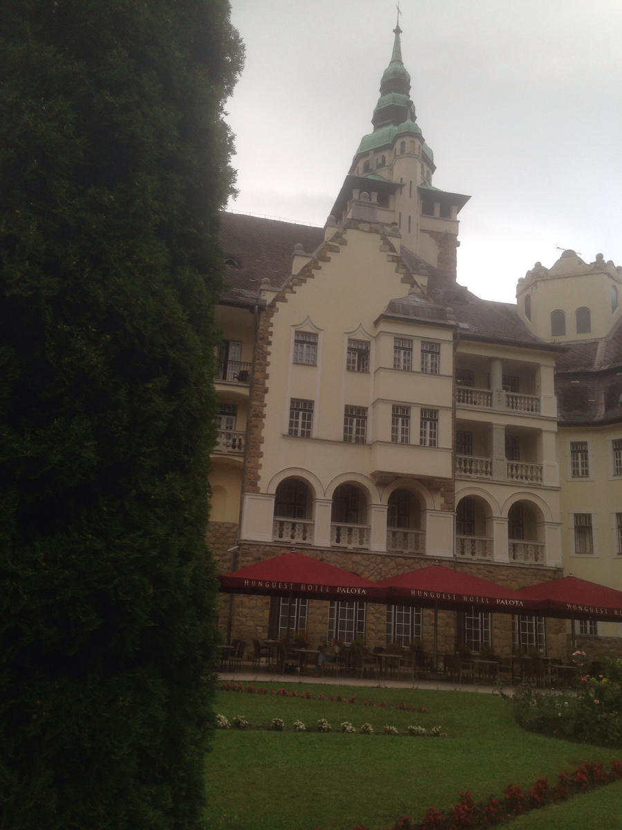 Бывшая правительственная резиденция "Лиллафюред", превращенная в отель. Здесь мы остановились на отдых по пути в Грецию. Венгрия, 2017 г.