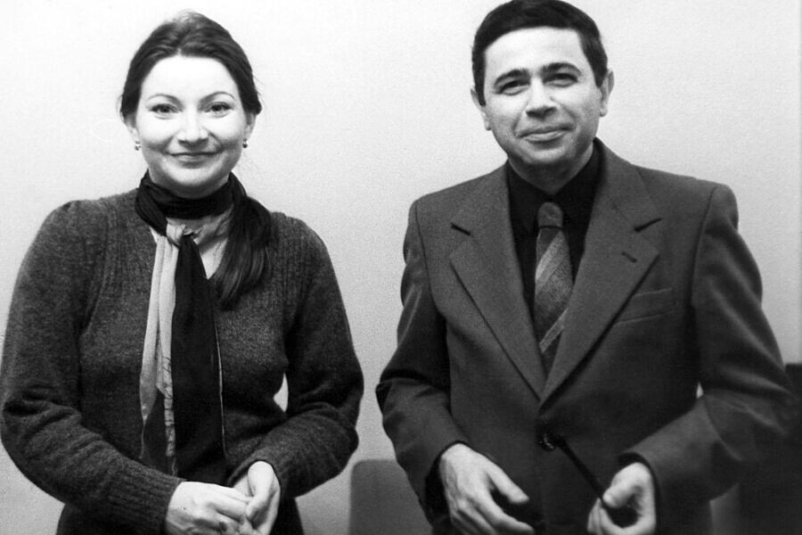 Елена Степаненко познакомилась с Петросяном в 1979 году.