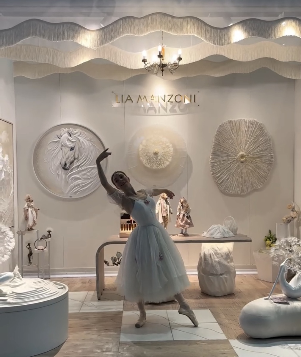 Освещение SWG на cтенде Lia Manzoni на 51-м Российском Антикварном Салоне