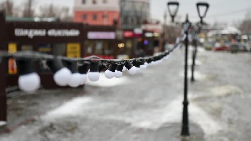     Подготовка новогоднего городка на ул. Мало-Тобольской Администрация Центрального района