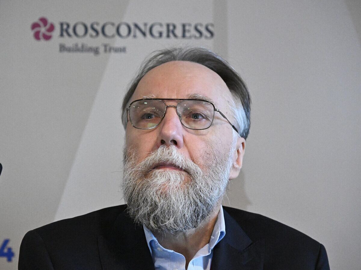    Философ Александр Дугин во время экспертного форума БРИКС "Роль БРИКС в поиске нового миропорядка" на ПМЭФ© РИА Новости / Сергей Бобылев