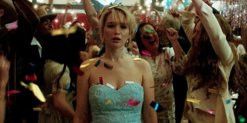    Героиня Дженнифер Лоуренс никак не может взять себя в руки.Про:взгляд