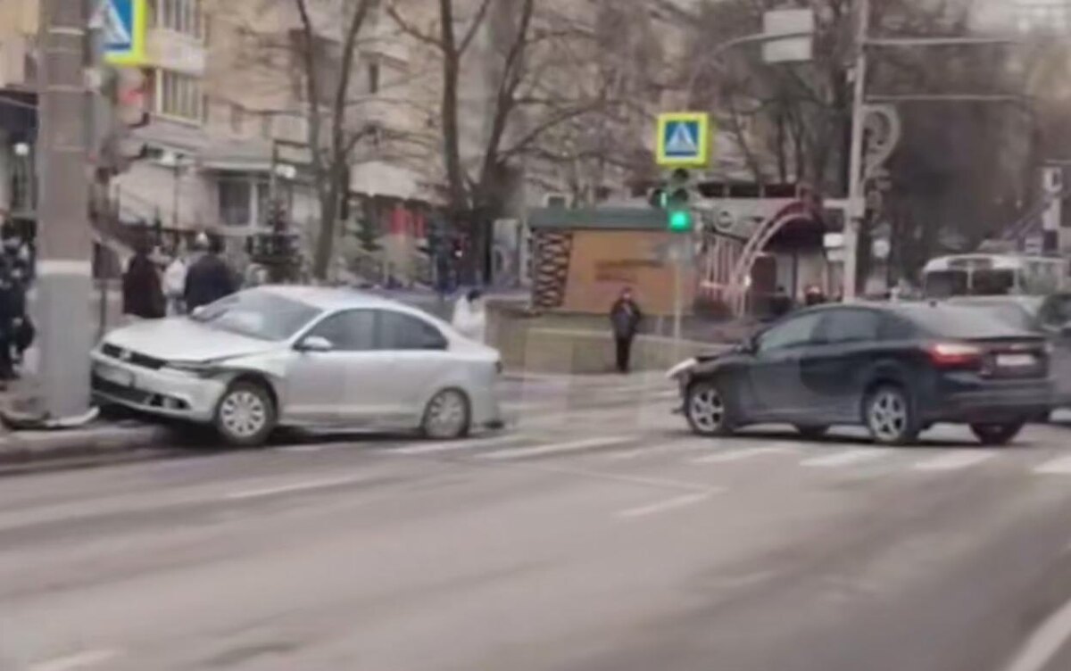    Мужчина пострадал в ДТП у торгового центра в Ижевске