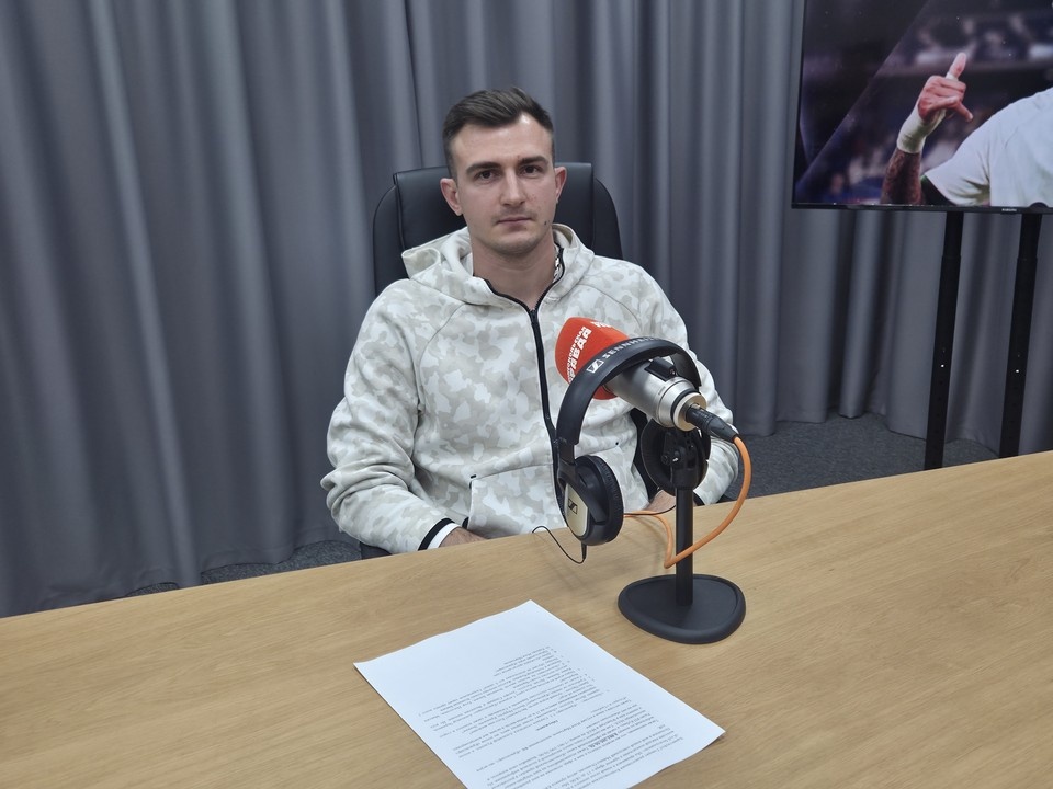    Илья Мартынов в студии радио КП