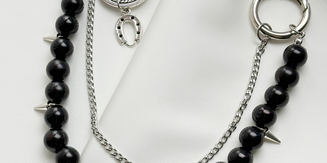 «Стильный талисман удачи: Брелок-обвес на сумку с символом года Лошади 2026».