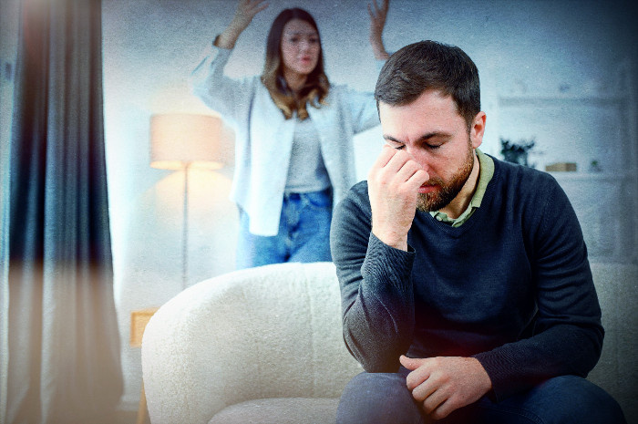 — Или в семью возвращайся, или больше денег мне плати! Алиментов мало!