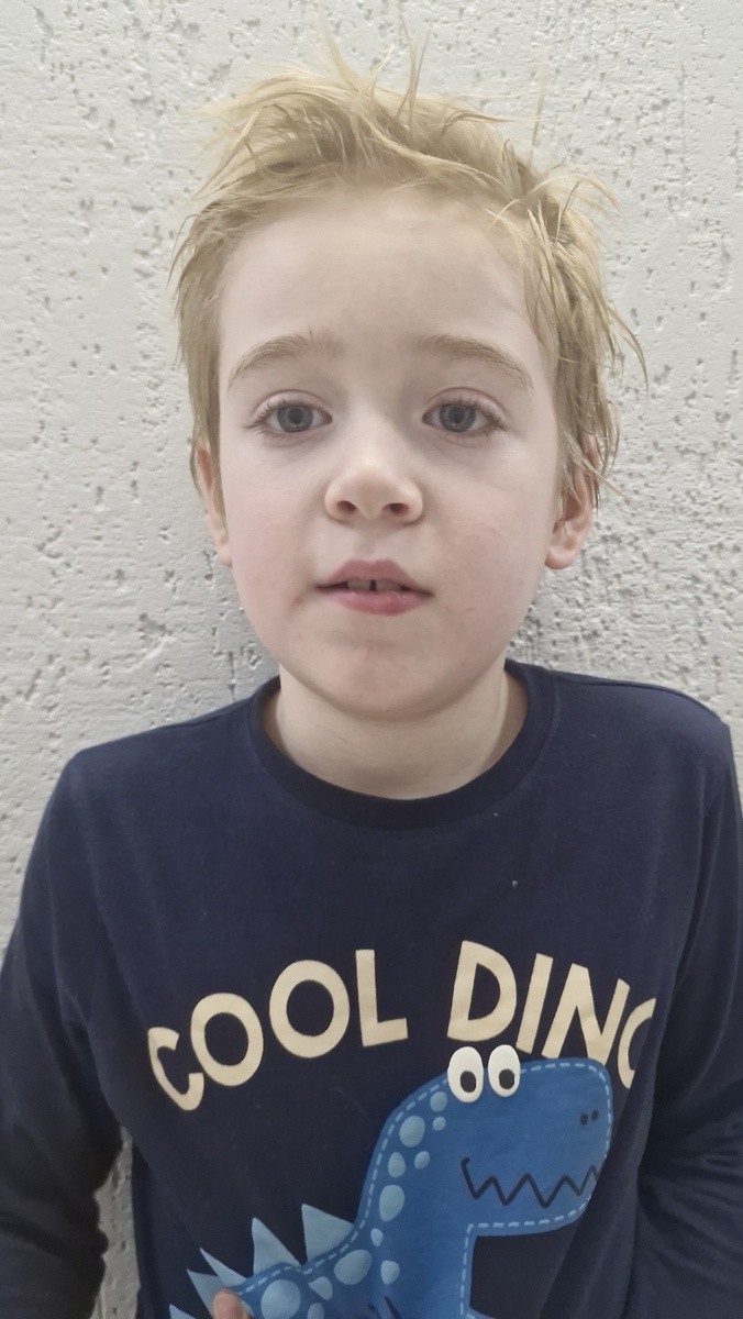 Ассистент автора канала с фирменной причёской после логомассажа!