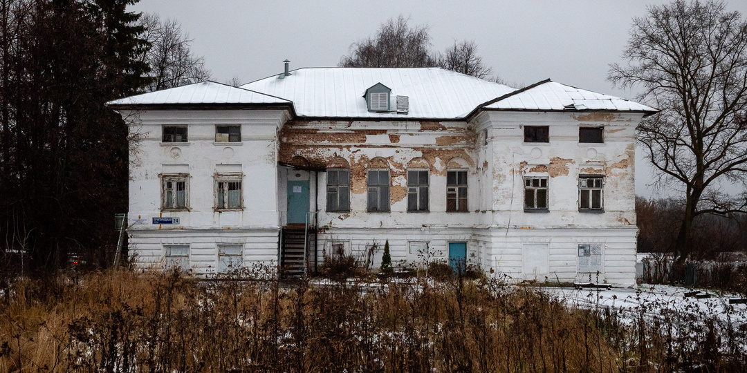 Дворянская конюшня в Ярославле выставлена на продажу.