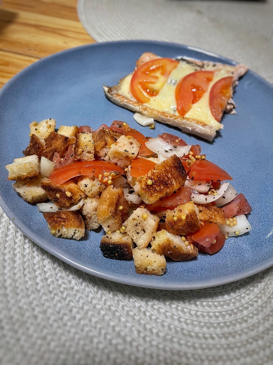 Тосканский салат получается с очень необычным вкусом. Обязательно попробуйте
