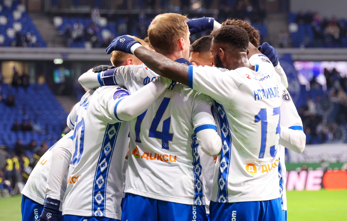    Футболисты московского "Динамо"  Валерий Шарифулин/ТАСС