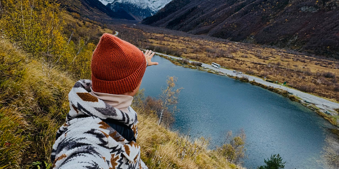 Шикарный маршрут к горному озеру для ленивых возле курортного поселка Домбай