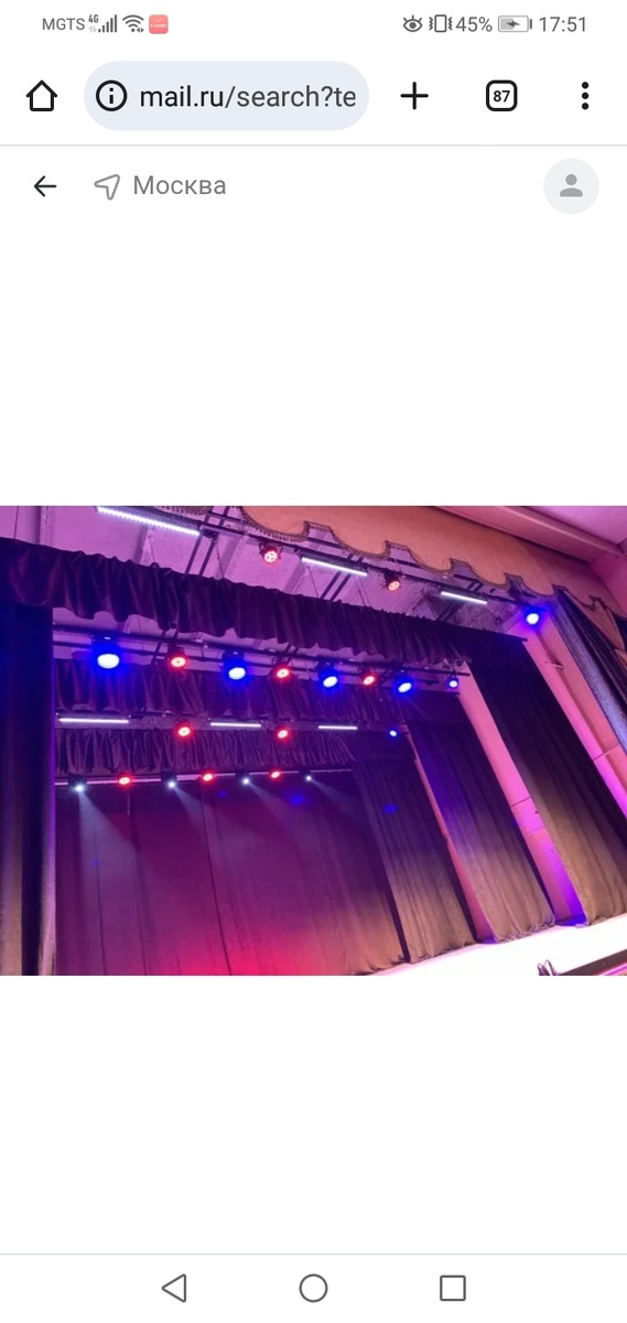 Эта фотография была сделана предположительно в 2005 году, когда только появились поворотные прожекторы