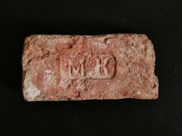 Кирпич с клеймом «М.К». Архив музея БГТУ «ВОЕНМЕХ» им. Д.Ф. Устинова