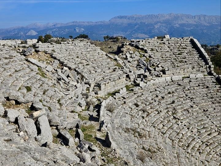 Амфитеатр Сельге. Листайте дальше, чтобы увидеть больше.