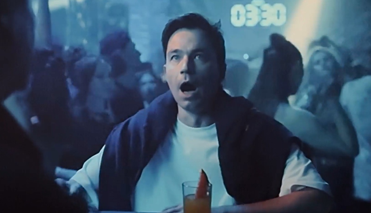 Лицо Алехина, узнавшего, который час