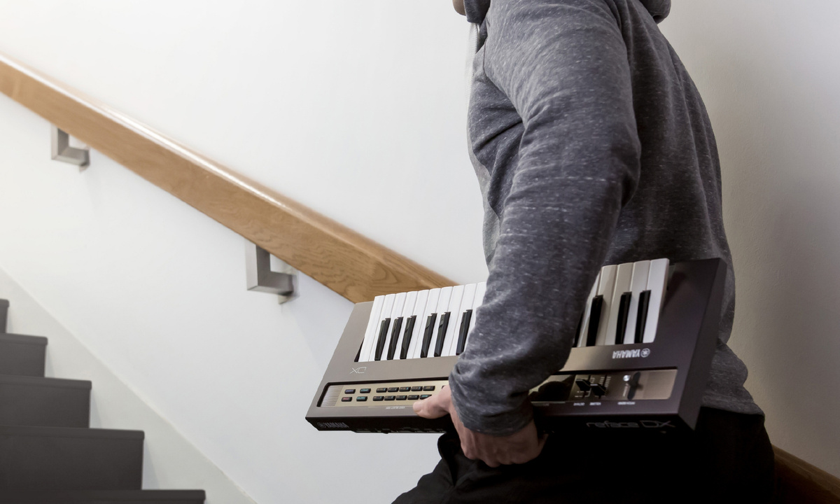 Портативный синтезатор Yamaha Reface DX