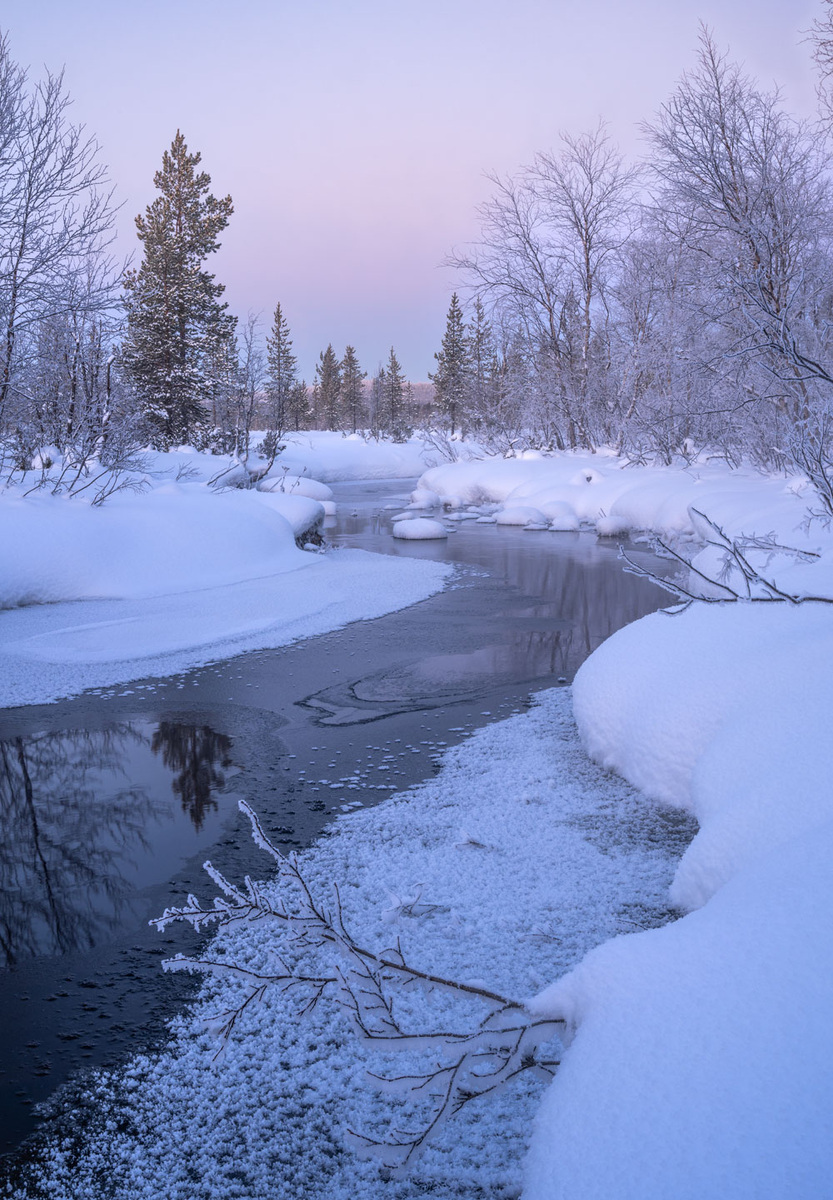Вдоль течения реки.